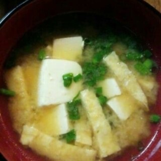 豆腐とうすあげの味噌汁